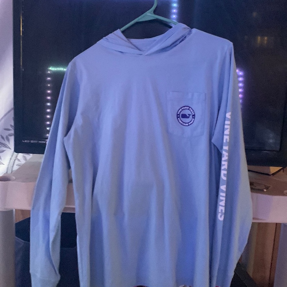 Vineyard Vines blue sweatshirt
